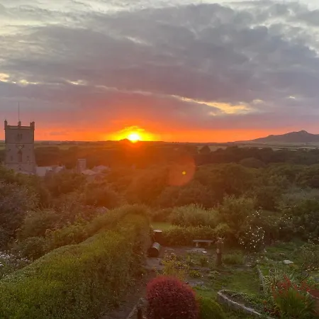 St Davids Gin & Kitchen - The Cathedral Villas Exterior photo
