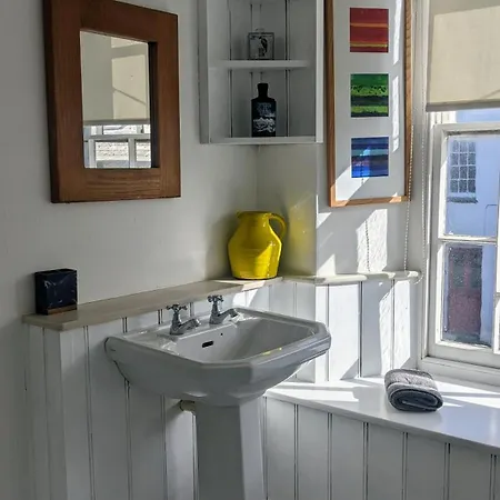 St Davids Gin & Kitchen - The Cathedral Villas Exterior photo