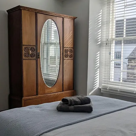 St Davids Gin & Kitchen - The Cathedral Villas Room photo