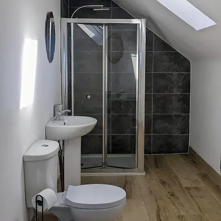 St Davids Gin & Kitchen - The Cathedral Villas Room photo