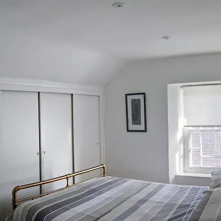 St Davids Gin & Kitchen - The Cathedral Villas Room photo