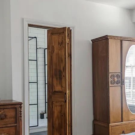 St Davids Gin & Kitchen - The Cathedral Villas Room photo