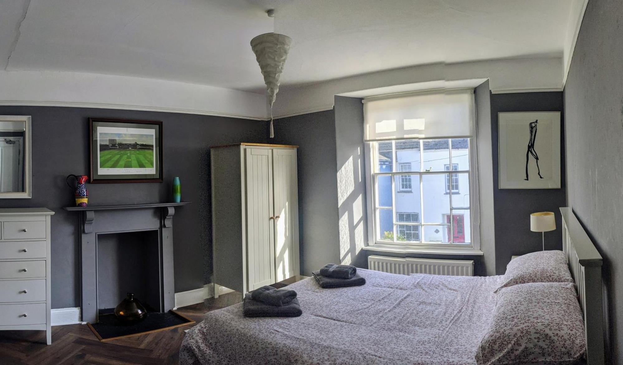 Gin & Kitchen - The Cathedral Bed and breakfast
